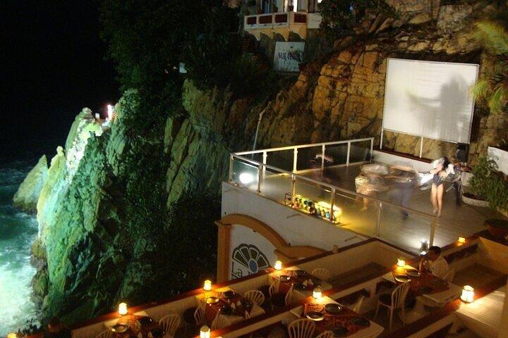 Acapulco Shore Excursion: Cliff Divers at Night