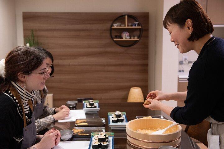 Nishiki Market, Private Sushi class & Sake Tasting in Townhouse