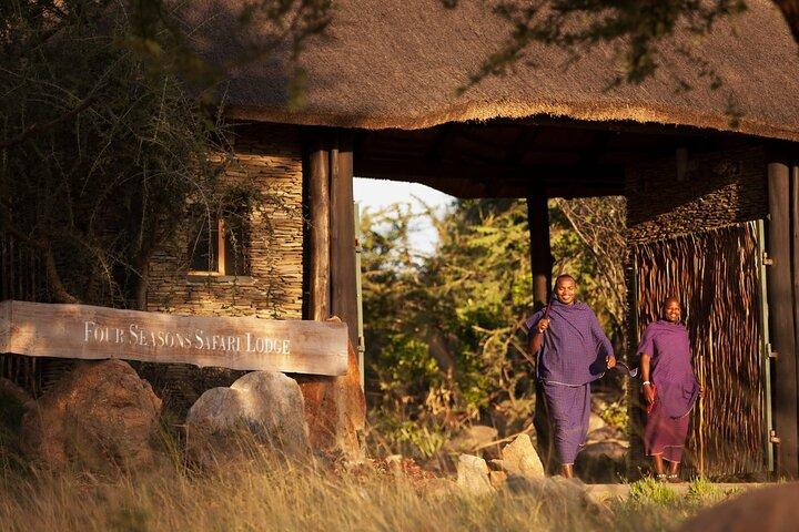 7 Days Honeymoon Luxury Safari to Four Season Lodge