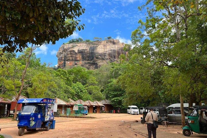 Kandy to Sigiriya Fortress and Dambulla Day Tour