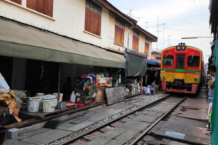 Mae Klong Hoop Rom Market and Floating Market Private Day Tour
