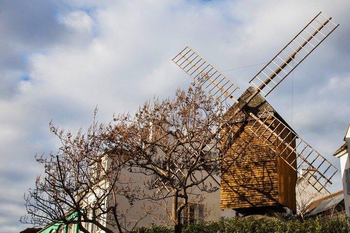 Montmartre Self Guided Walking Tour with an App