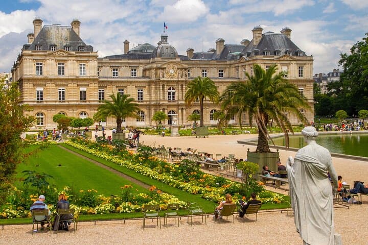 Paris Latin quarter: Private walking tour with a local guide
