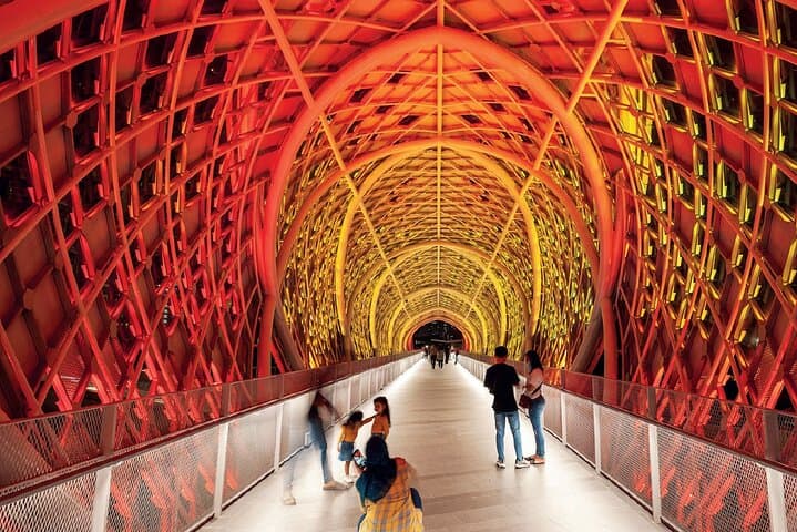 Glittering Night at Lake Symphony, River of Life & Saloma Bridge