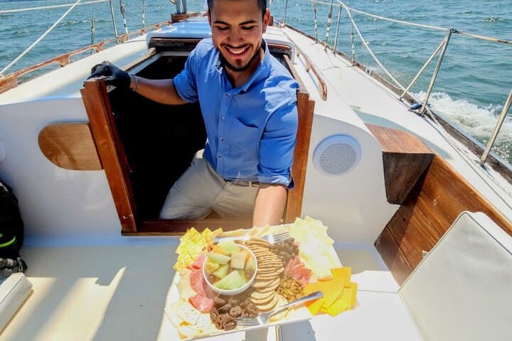 Private Classic Sailboat Tour in New York City