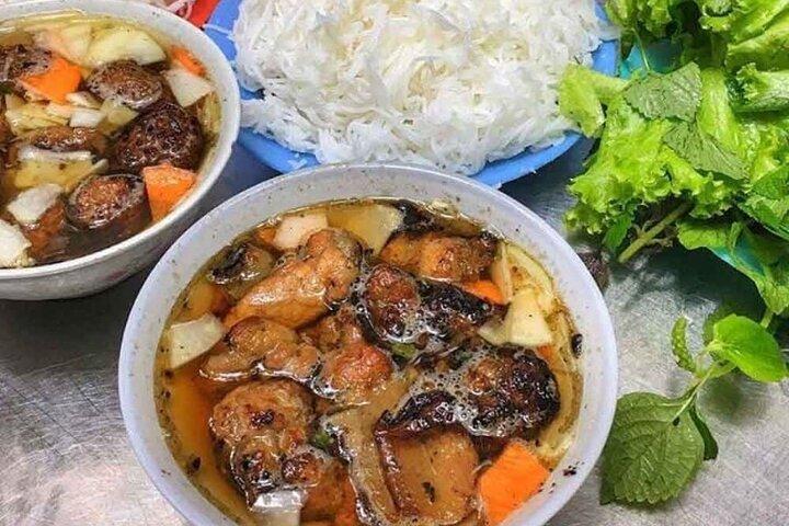 Private Hanoi Old Quarter Street Food Tour with Student Guide