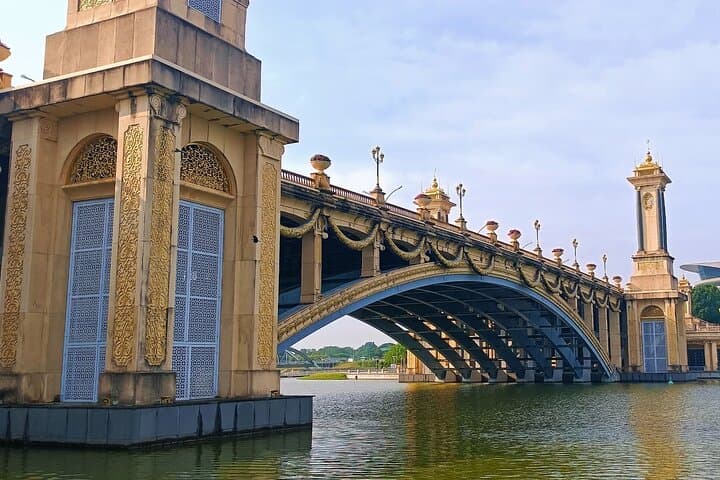 Shared Putrajaya Tour with Traditional Boat & Pink Mosque