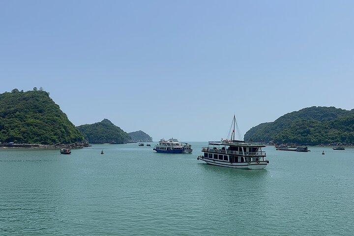 Halong Bay UNESCO Cruise Tour: Sung Sot & Luon Cave, Titov Island