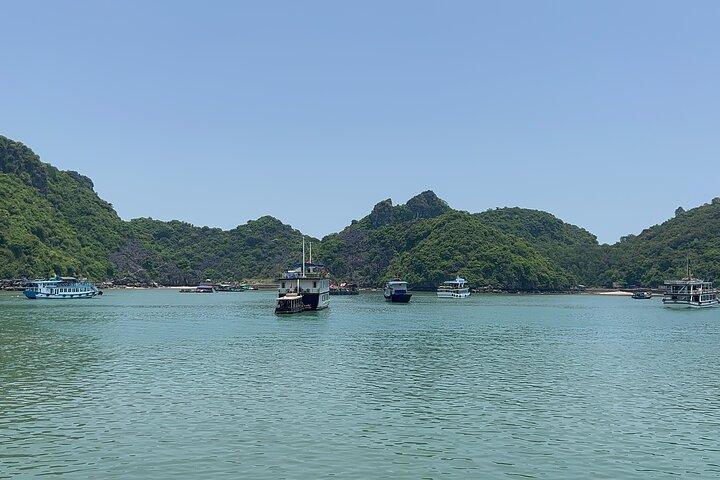 Halong Bay UNESCO Cruise Tour: Sung Sot & Luon Cave, Titov Island