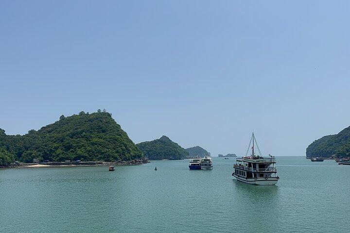 Halong Bay UNESCO Cruise Tour: Sung Sot & Luon Cave, Titov Island