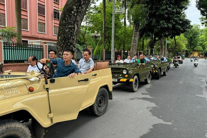 Hanoi Jeep By Night Street Food Tour and Train Street Experience