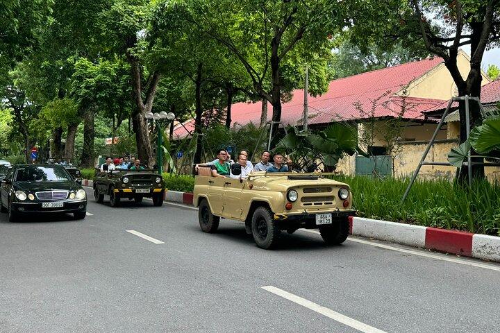 Hanoi Jeep By Night Street Food Tour and Train Street Experience