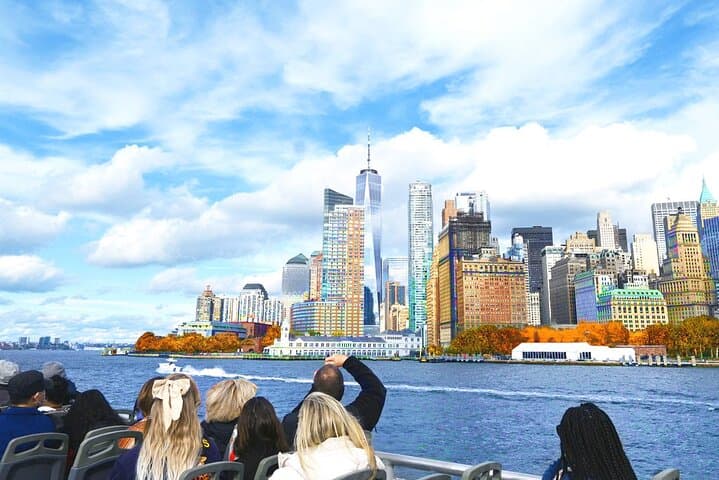 NYC Fall Foliage Cruise: Experience Autumn's Beauty