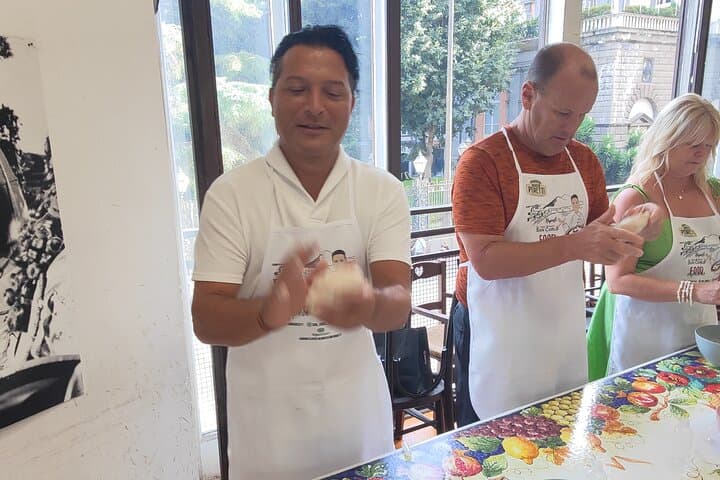 Private Cooking Class in the Heart of Rome 3 types of Pasta and Wine