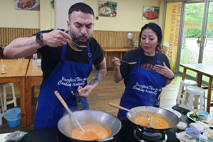 Thai Cooking Class Bangkok: Choose 5 Dishes + Market Tour