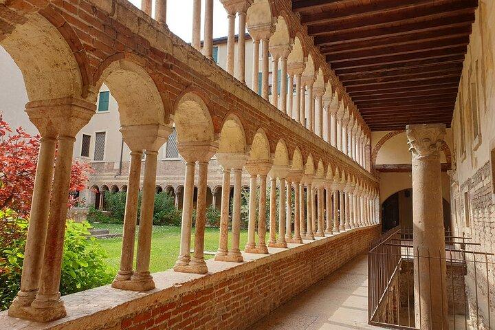 Verona: City Walk with Audio Guide in 7 Languages on your Phone