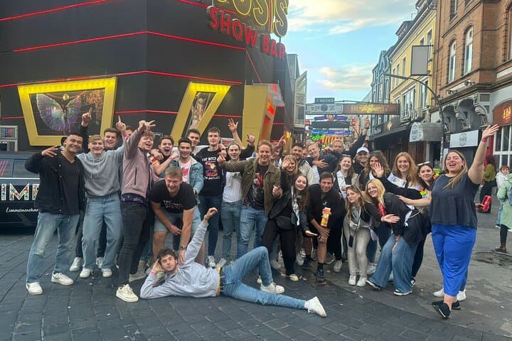 Private Hamburg Nightlife Tour: Shots & Club Entry