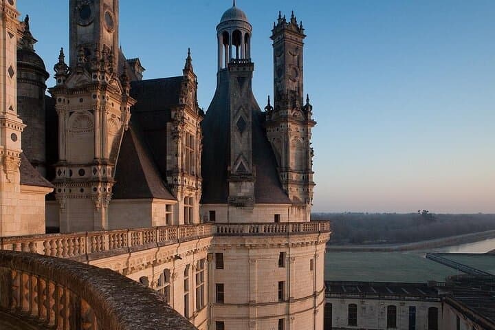 Loire VIP Wine Day from Paris: Castle, 6 Tastings& Michelin Lunch
