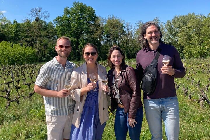 Loire VIP Wine Day from Paris: Castle, 6 Tastings& Michelin Lunch