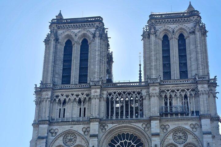 Private Notre Dame Outdoor Tour with Crypt Entry/Sainte Chapelle