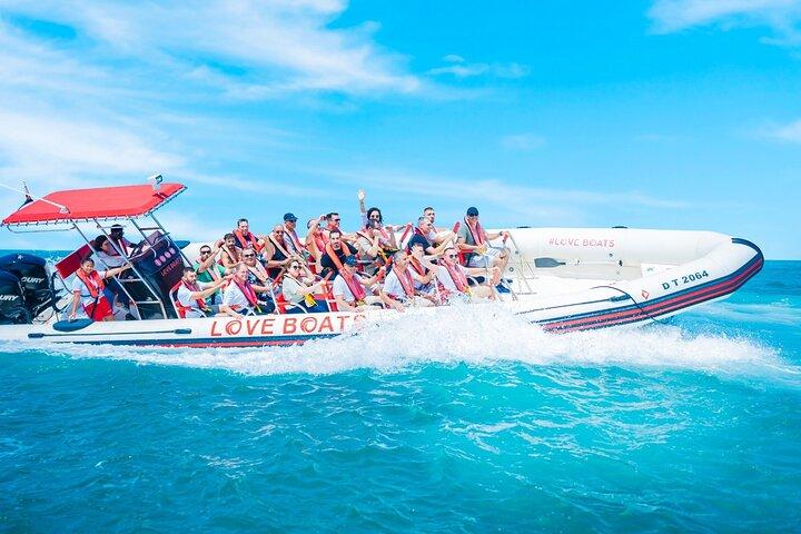 Dubai Speedboat Tour: JBR Skyline, Atlantis, Burj AlArab Optional
