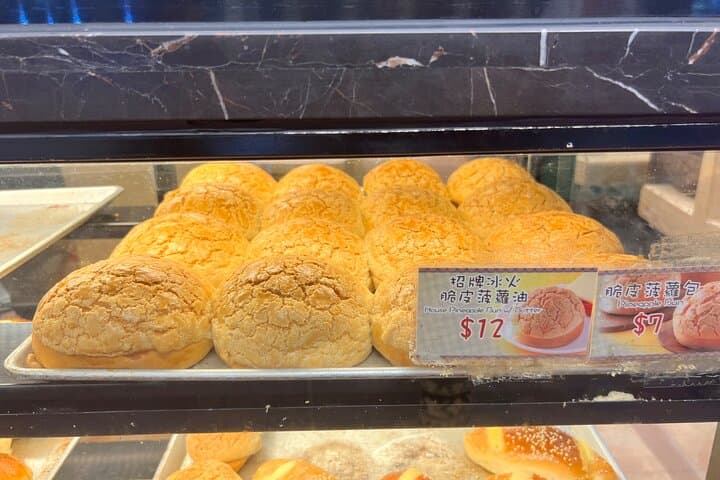 Hong Kong Private Food Tour with Michelin Street Food
