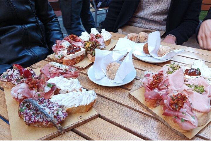 Discover Siena: Food Tasting Tour with Local Expert