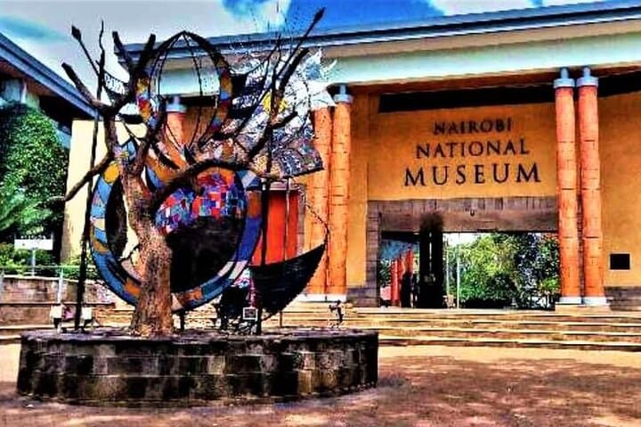 Nairobi City Tour : Museum, Major Landmarks and Giraffe Centre.