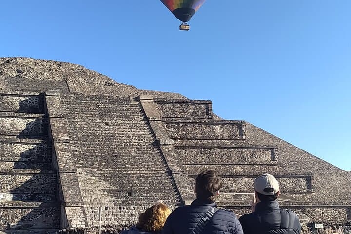 Magic Teotihuacan and Chocolate