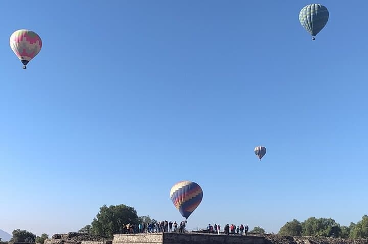 Magic Teotihuacan and Chocolate