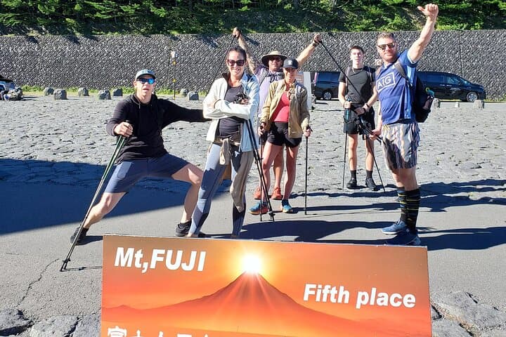 Mt.Fuji Trekking 1 Day Tour up to the summit by Private Vehicle