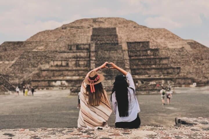 Teotihuacan balloon flight with cave breakfast + pyramids
