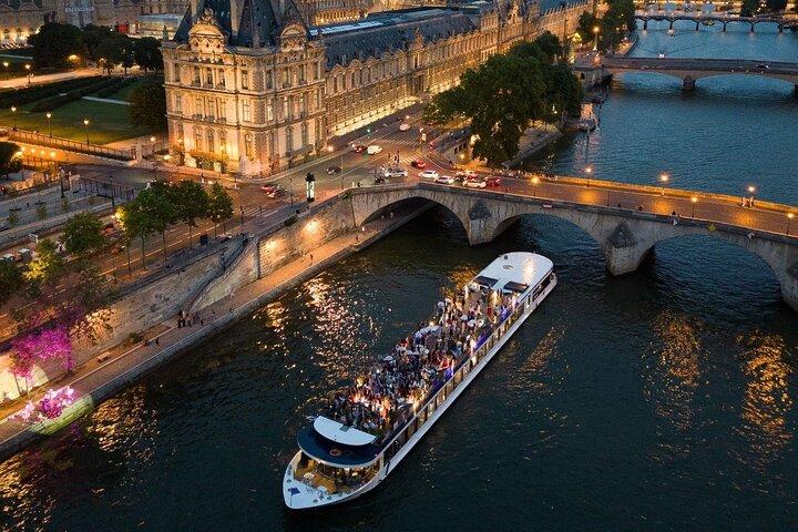 Paris New Year's Eve Dinner Cruise Early Service