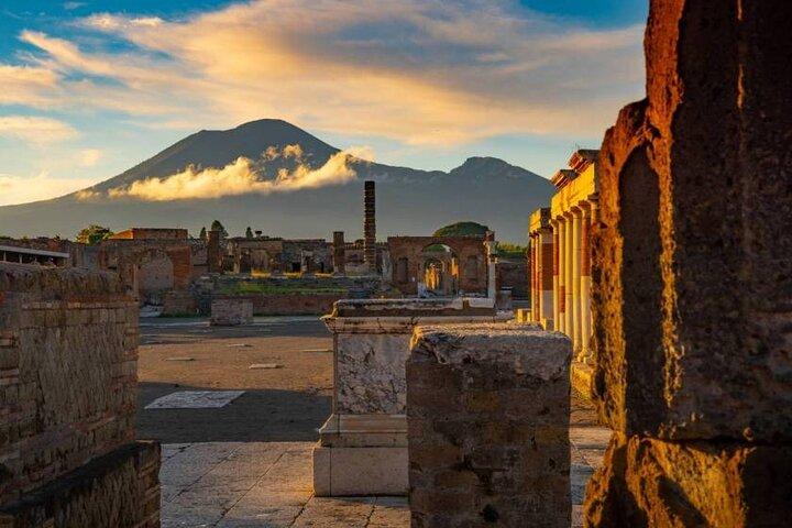 Deluxe Pompeii Excavations and Mount Vesuvius Tour from Salerno