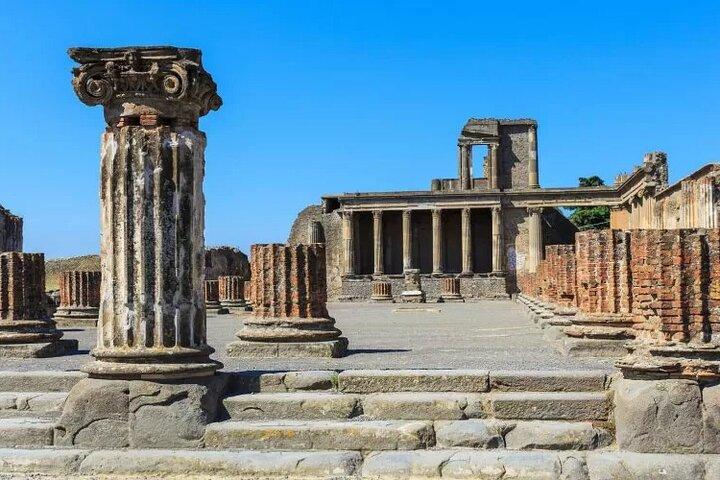 Pompeii, Mount Vesuvius and Vesuvius Cellars Tour from Salerno