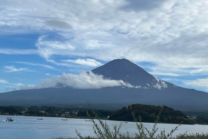 Mount Fuji Luxury Tour in Mercedes-Benz | Green Plate Car