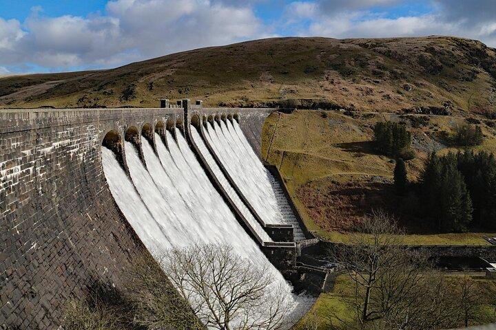 Wales: Cambrian Road Trip Guidebook-Cardiff & Brecon to Snowdonia
