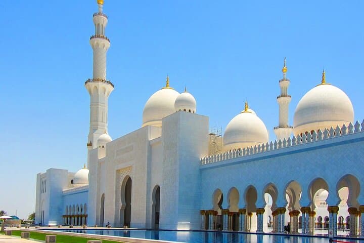 Abu Dhabi Tour from Dubai: Sheikh Zayed Mosque & Ferrari World !