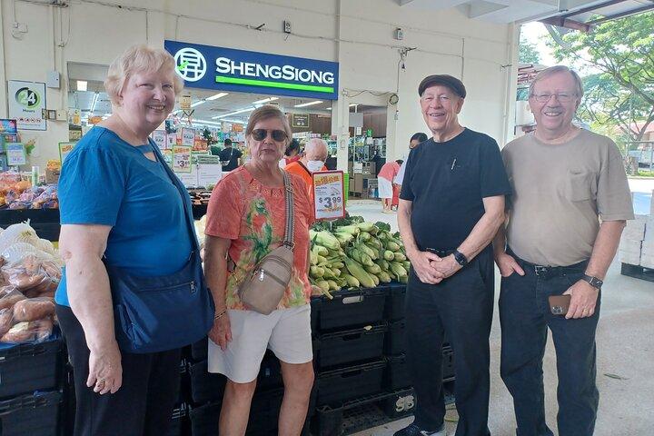 Singapore Culture & Local Living: A Private Tour by a Singaporean