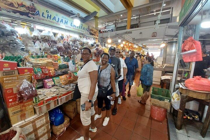 Singapore Culture & Local Living: A Private Tour by a Singaporean