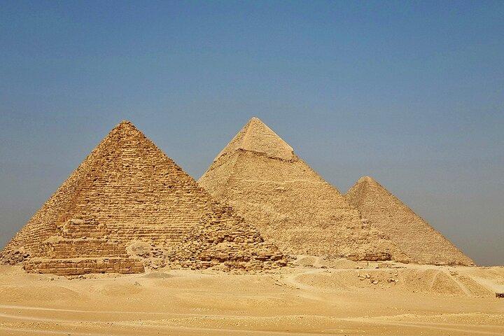 Cairo: Giza Pyramids and Islamic Cairo Guided Layover Tour