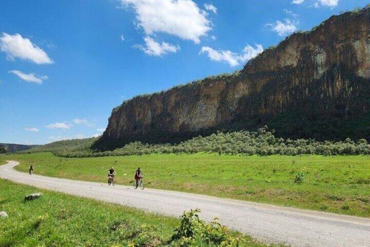 6 Days Group Safari to Masai Mara, Lake Nakuru and Amboseli Park