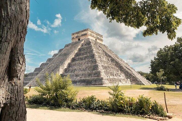 Majestic Chichén Itzá, Cenote Suytun, & Cenote Ikkil Journey