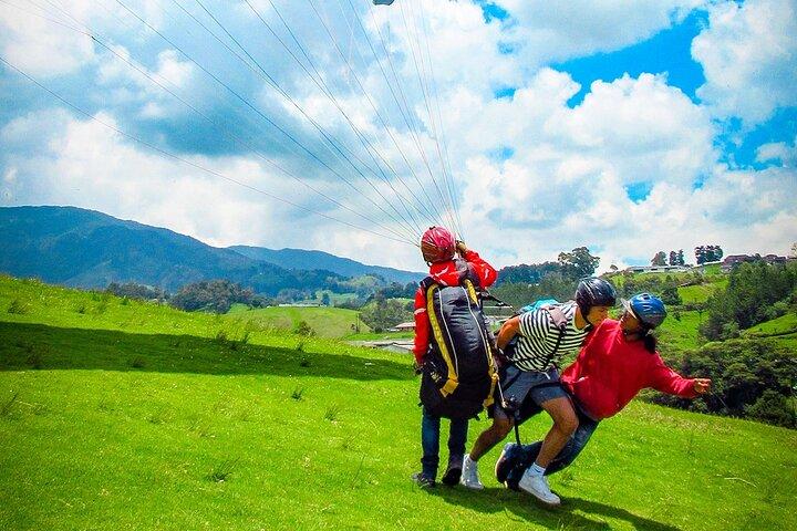 Paragliding in Medellin with professional pilots