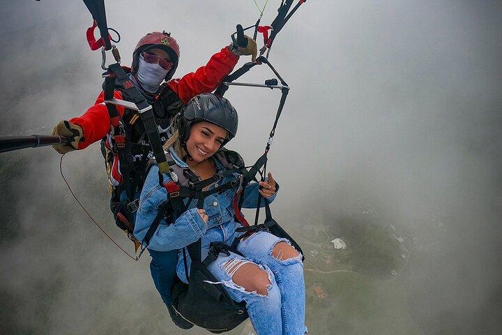 Paragliding in Medellin with professional pilots