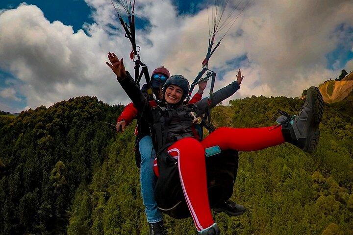 Paragliding in Medellin with professional pilots
