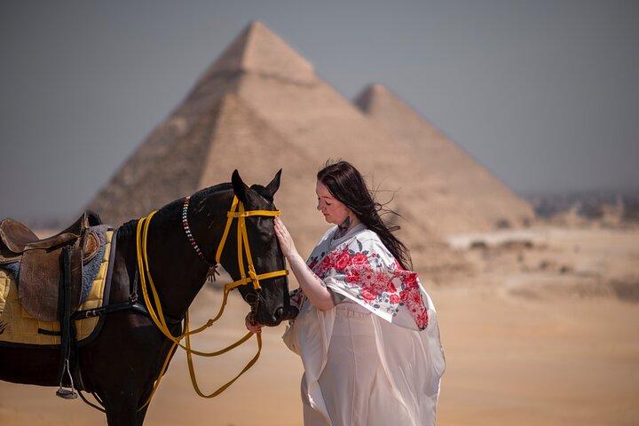 Female Guided Tour to The Pyramids of Giza and The Great Sphinx