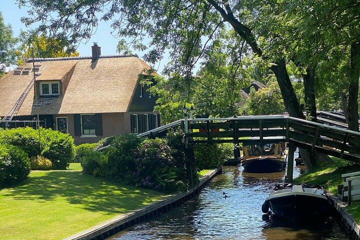 Private Tour to Giethoorn, Zaanse Schans and Windmills