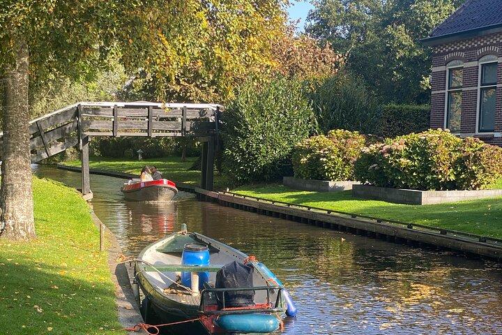 Private Tour to Giethoorn, Zaanse Schans and Windmills