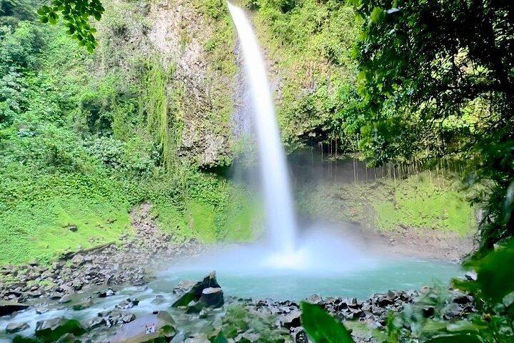 Half-Day Tour with Safari Float and La Fortuna Waterfall